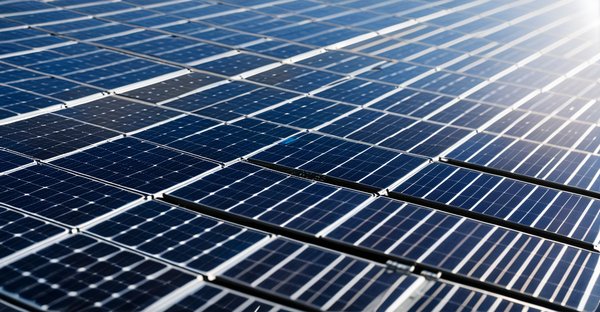 Comment fonctionnent les panneaux solaires photovoltaïques efficacement